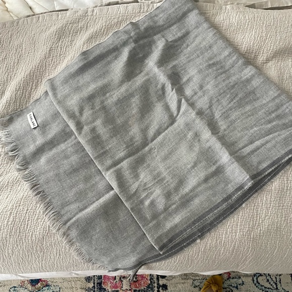 Everlane Accessories - Everlane Lightweight Cashmere Bandana Scarf